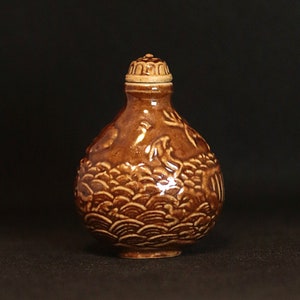 Chinese snuff bottle. Min Guo period, China 1920 circa. Enameled Porcelain snuff bottle.