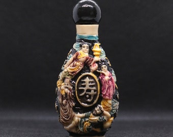 Chinese Snuff Bottle. Min Guo period. China 1920 circa. Fully encarved lacquer snuff bottle.