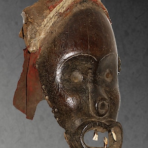 African mask from Cameroon. Bulu mask. 1950 - vintage african art - decorated wooden mask / wall decoration