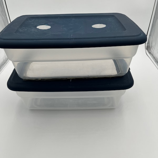 mealworm/superworm breeder box or holding box (medium size)