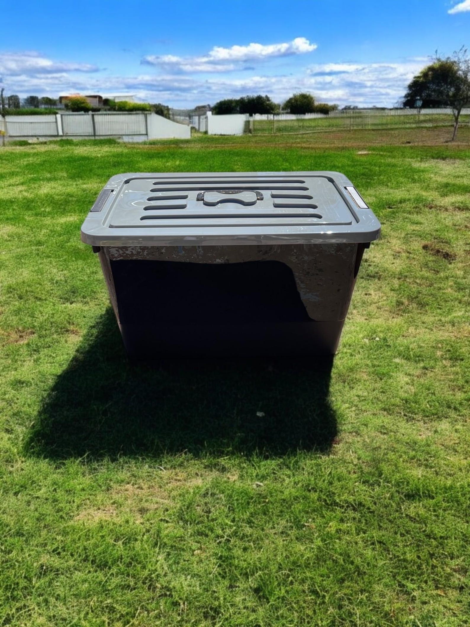 Curated visual reference: Gallery Detail: Jumbo Dubia Roach Breeder Box Commercial Grade Breeding Container