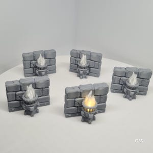 HeroQuest Flickering Brazier Wall Add-on Pack da 5. Batterie incluse