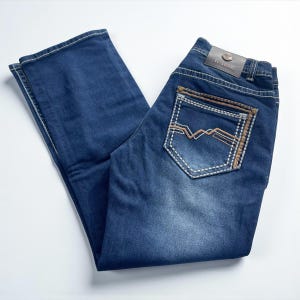 Blå bootcut jeans för män. Broderade Boot Cut Jeans Herr. Western cowboyjeans för män. Pantalón Vaquero Corte De Bota. Pantalon Azul Bordado.