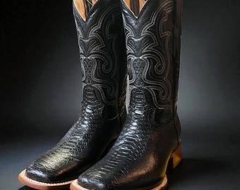BLACK PYTHON SNAKE skin Boots. Men’s Western Cowboy Boots. Square Toe Rodeo Boots. Bota Vaquero De Piel Pitón. Bota De Víbora Vaquero.