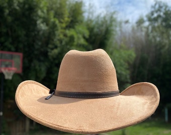 Cappelli fedora in feltro a tesa larga in camoscio... – Grandado