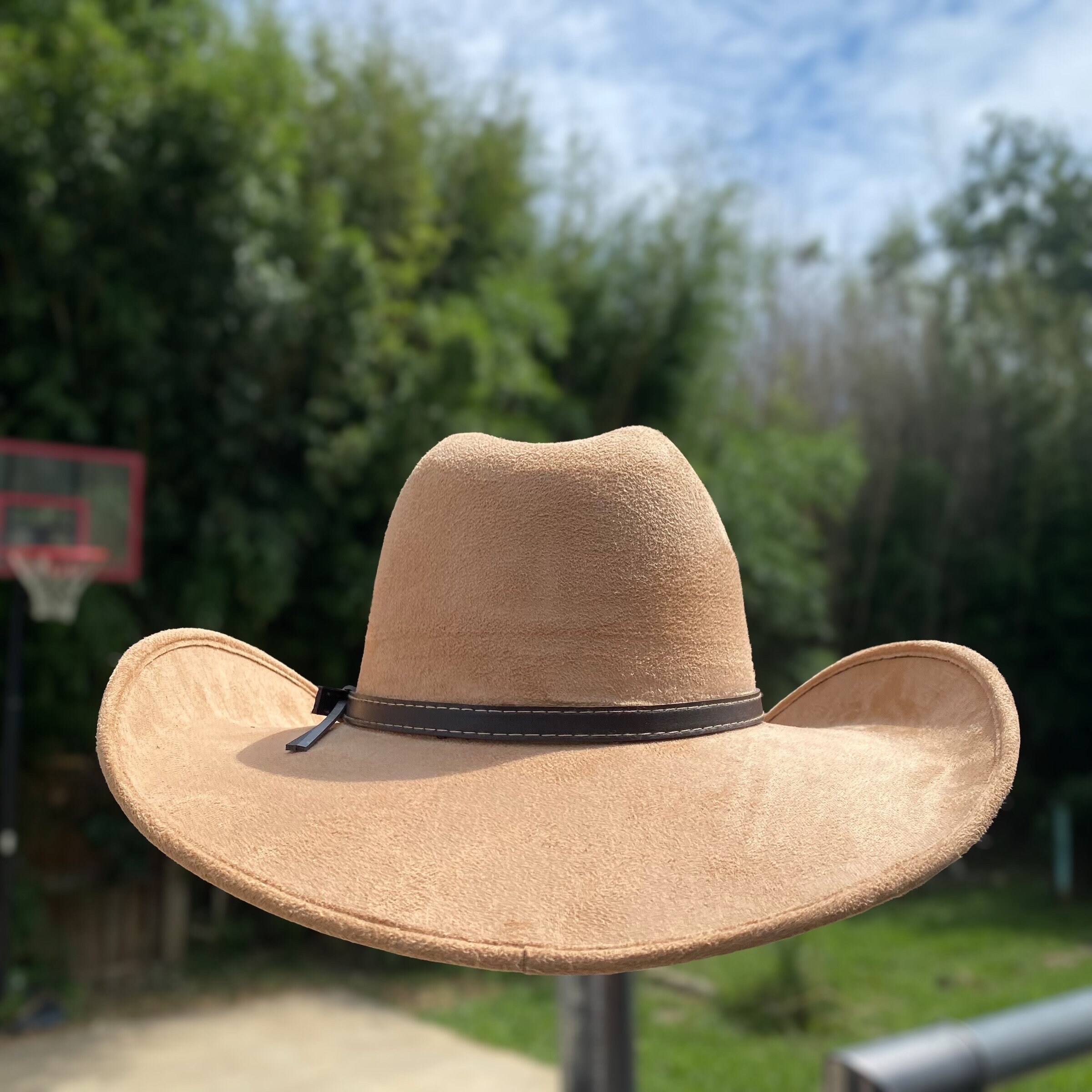 Chapeau De Cowboy Vintage YA - Taille M (7 - 7 1/8) - Marron, Plume, Simili Daim