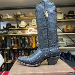 Zwarte leren dameslaarzen. Cowboy westernriemen voor dames. Puntige cowgirllaarzen tot halverwege de kuit. Zwarte leren laarzen. Bota Vaquera De Mujer.