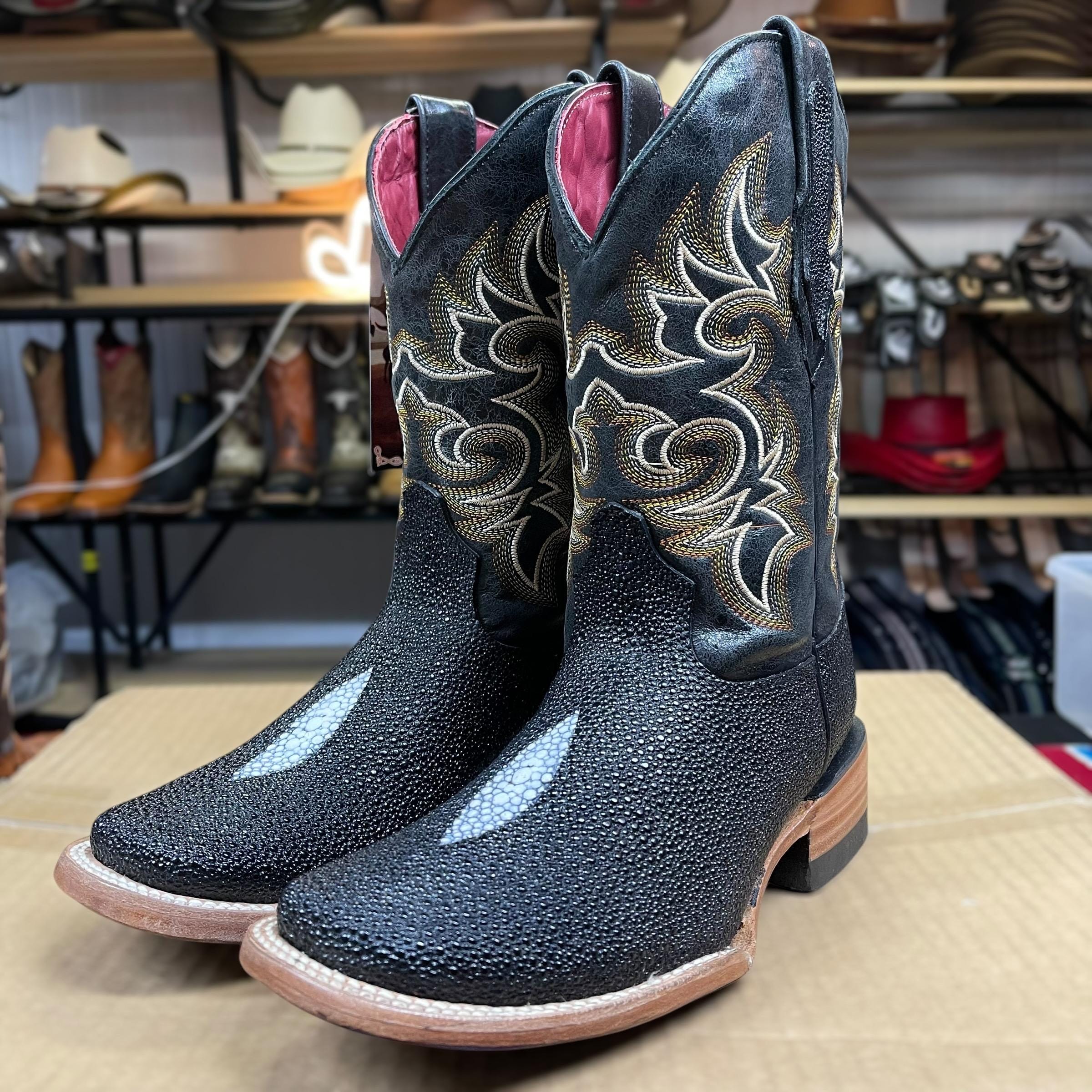 Men’s Stingray Fish Skin Boots. Men’s Western Cowboy Boots. Black