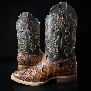Piracucu Fish Skin Cowboy Boots. Men’s Brown Leather Boots. Western Square Toe Boots for Men. Botas De Piel Pescado De Hombre. Botas Vaquero