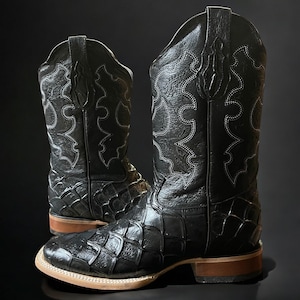 Black Piracucu Fish Skin Boots. Men’s Western Cowboy Boots. Black Leather Cowboy Boots. Men’s Square Toe Western Boots. Botas De Pescado.