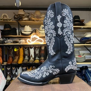 Flower Embroidery Cowgirl Boots. Woman’s Western Boots. Cowboy Boots for Woman. Square Toe Leather Boots. Bota De Mujer Floreada.