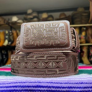 Bruine geborduurde cowboyriem. Leren westernriem voor heren. Riem in Mexicaanse stijl. Cinto Vaquero De Hombre. Cinto Bordado Piteado.