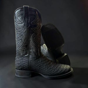 Men's Black Python Skin Boots. Square Toe Cowboy Boots. Black Snake Skin Boots. Western Style Black Boots Botas Vaqueras. Botas Pitón Negra