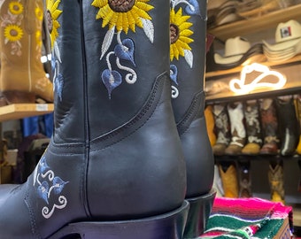 Women's Embroidered Cowgirl Boots - Square Toe, Chunky Heel, Artificial Leather, Mid-Calf - View #10