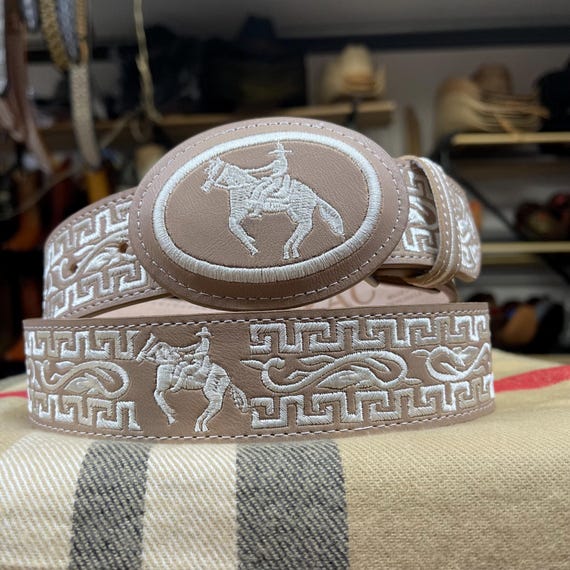 Western-style Embroidered Leather Belt Leather Horseshoe Cowboy Belt. Western Style Rooster Belt  main image 2