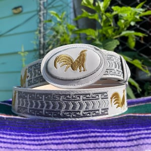Rooster Embroidered Western Belt. Men’s Leather Cowboy Belt. Mexican Belt for Men. Cinto Vaquero De Piel. Cinto Con Gallo Bordado.