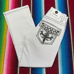 Vita bootcut-jeans för män. Cowboy Western jeans för män. Broderade Boot Cut Jeans. Pantalón Vaquero De Hombre. Pantalón Corte De Bota.