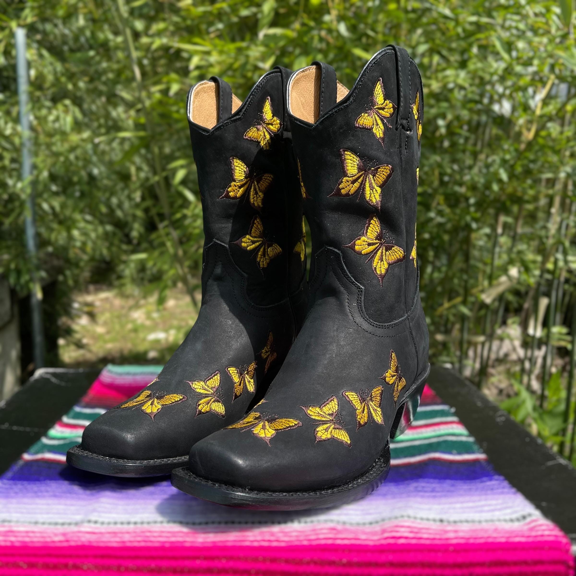 Donaldo Cowboy Boots Embroidered Black and Yellow Mens Size 8 Western Amazon.com | CORRAL MEN NAVY BLUE/YELLOW EMBROIDERY WIDE SQ  main image 3