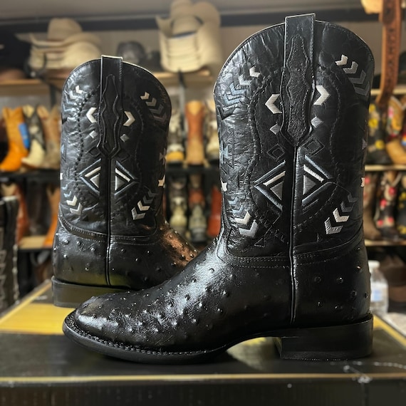 Bottes en cuir d'autruche photo stock. Image du isolement - 49927296