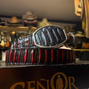 Men’s Red Python Snake Skin Belt. Black Leather Cowboy Belt. Red Snake Skin Belt. Round Buckle Rodeo Belt. Cinto Vaquero De Cuero Negro