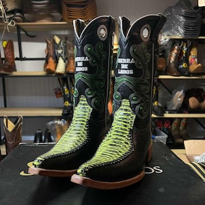 Green Python Scales Boots. Men's Black Leather Boots. Pointy Toe Western Style Boots. Black Boots For Men. Botas De Piel Negro
