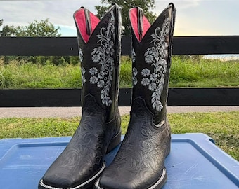 Women's Hand-tooled Leather Boots.  Black Western Cowgirl Boots. White Floral Embroidered Boots. Square Toe Western Boots. Botas Florales