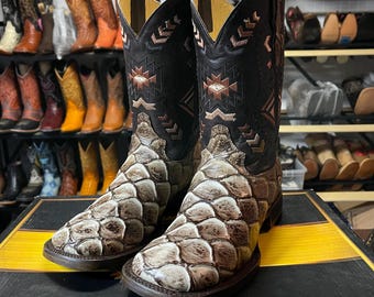 Men’s PIRARUCU FISH SKIN Boots. Men’s Wester Cowboy Boots. Square Toe Leather Boots for Men. Bota Vaquero De Piel Pescado Punta Cuadrada.