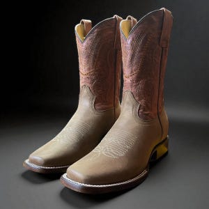 Men’s Full Grain Leather Boots. Western Cowboy Boots for Men. Brown Square Toe Rodeo Boots. Bota Vaquero De Hombre. Bota de Piel Cuadrada.