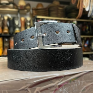 黒の本革ベルト。メンズのソリッドマットブラックベルト。レディースのレザーブラックベルト。ソリッドブラックベルト。本革の毛皮ベルト。