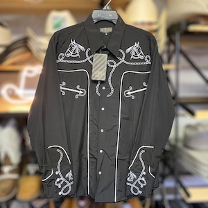 Camisa vaquera bordada para hombre. Camisa mexicana bordada. Camisa estilo western con caballos. Camisa de manga larga con botones. Camisa charra.