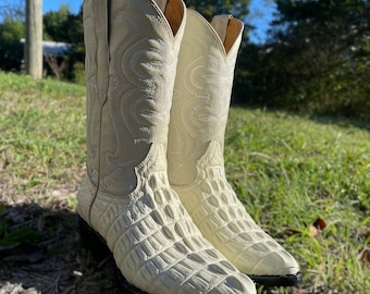 White Caiman-Alligator Skin Boots. Men’s Western Cowboy Boots. Round Toe Rodeo Boots. Bota Vaquero De Hombre. Bota De Piel Caiman Blanco.
