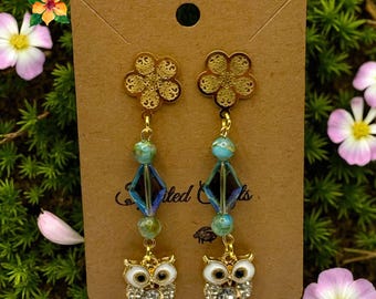 Boucles d'oreilles pendantes en or avec hibou : bijoux bohèmes en perles et cristaux