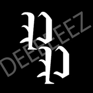 Op de afbeelding: Twee witte, gestileerde letter "D" graphics tegen een zwarte achtergrond. De letters zijn in een gotisch lettertype, met sierlijke krullen. Het woord "DEEELEEZ" is als watermerk over de afbeelding geplaatst.