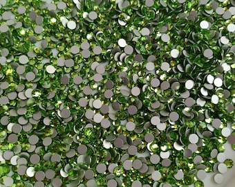 Strass in vetro verde peridoto: cristalli piatti SS20 per lavori creativi fai da te