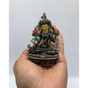 Estatua de tara blanca oxidada de 9 cm de altura. Saptalochana. compasión madre tara, por larga vida. estatua de tara consagrada. lleno de oraciones.
