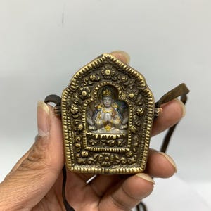 Best quality four armed avalokitesvara tsatsa with ghau box. Compassion buddha. chenrezig tsatsa. tibetan style ghau box with leather thread