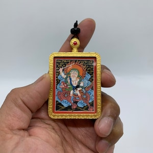 Colgante thangka Dzambhala Mini blanco de 3x4 cm. Dzambhala blanca bellamente pintada. el dueño de la prosperidad infinita. Kuber blanco. para el éxito