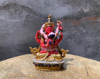 Zeldzaam gyalwa-gyatsobeeld. handgemaakte vierarmige rode chenrezig met jam. Jinasagara yabyum.