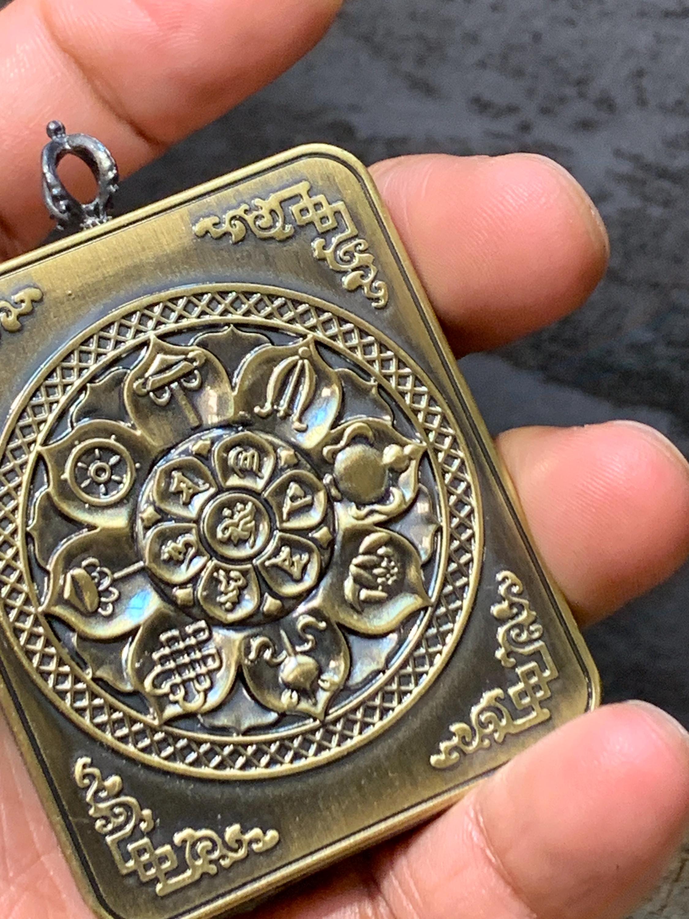 Dorje Drollo タンカ ペンダント、手描きのグル アミュレット - Etsy 日本
