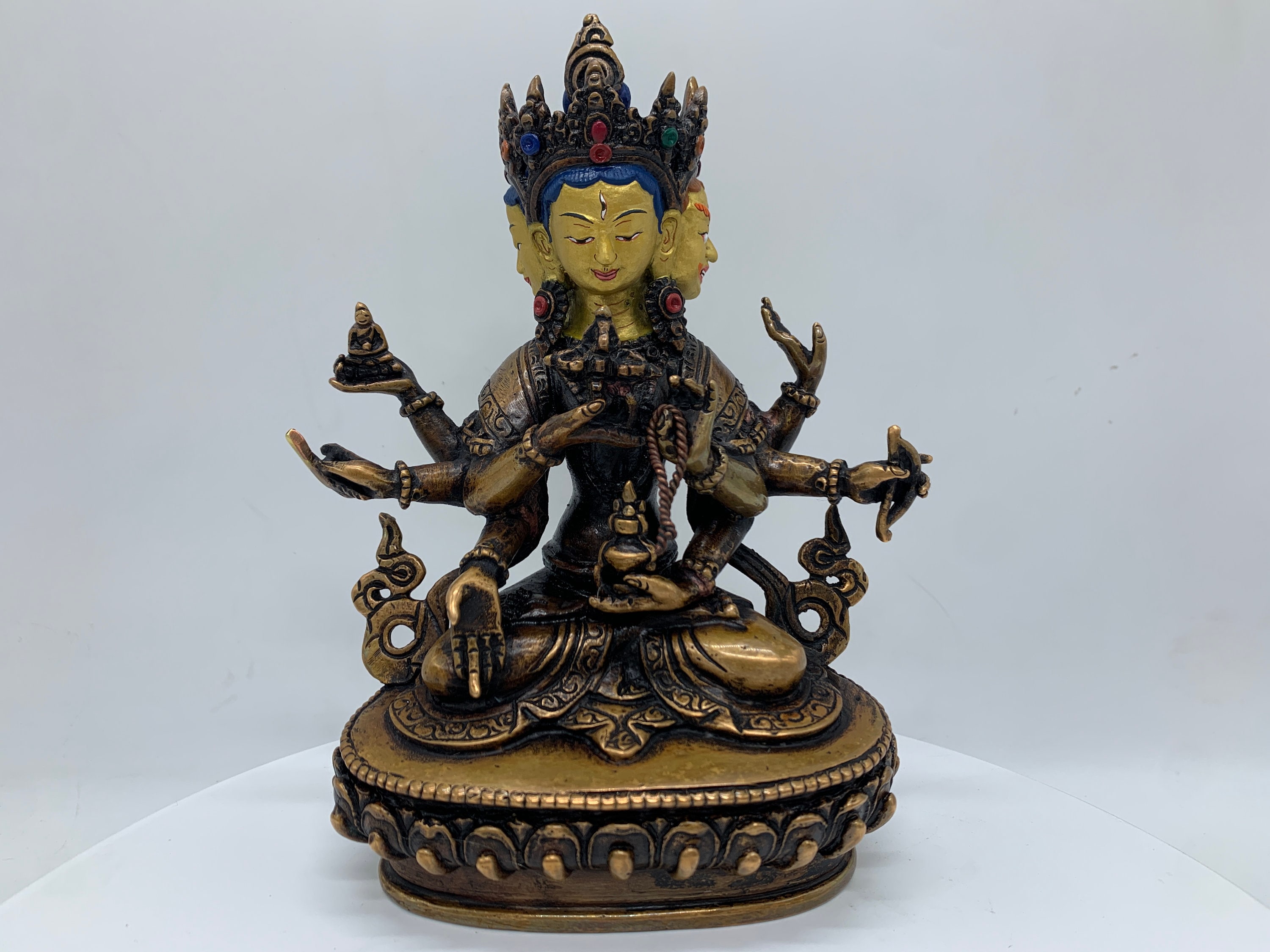 多腕の金属製神像Gold Plated Namgyal Statue 多腕の金属製神像Gold