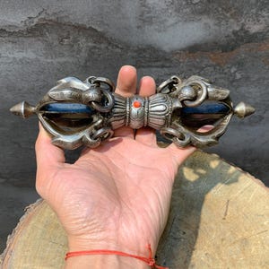 手作りの冷間鉄製ヴァジュラ - アンティーク仕上げ、錆びない