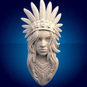 Puede incluir: Un busto de cerámica blanca de una mujer con un tocado de plumas y un collar de cuentas. La mujer tiene el pelo largo y una expresión neutral.