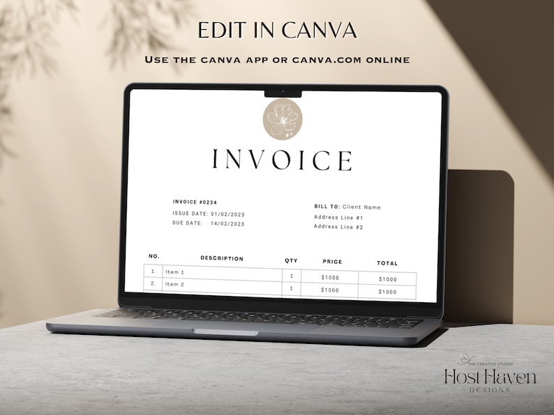 Może przedstawiać: Ekran laptopa wyświetlający minimalistyczny szablon faktury z tekstem "INVOICE" w dużej czcionce. Faktura zawiera pola na numer faktury, datę wystawienia, datę płatności, odbiorcę, opis, ilość, cenę i sumę. Szablon został zaprojektowany do edycji w Canva.