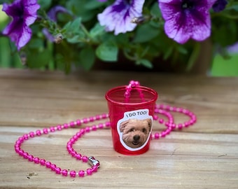 Personligt rosa snapsglashalsband: Möhippa-favorit
