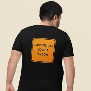 Passando Gas Do Not Follow t camicia divertente novità scoreggia tee top regalo idea regalo segreto babbo natale scoreggia cacca grafica offensiva umorismo fresco nuovo