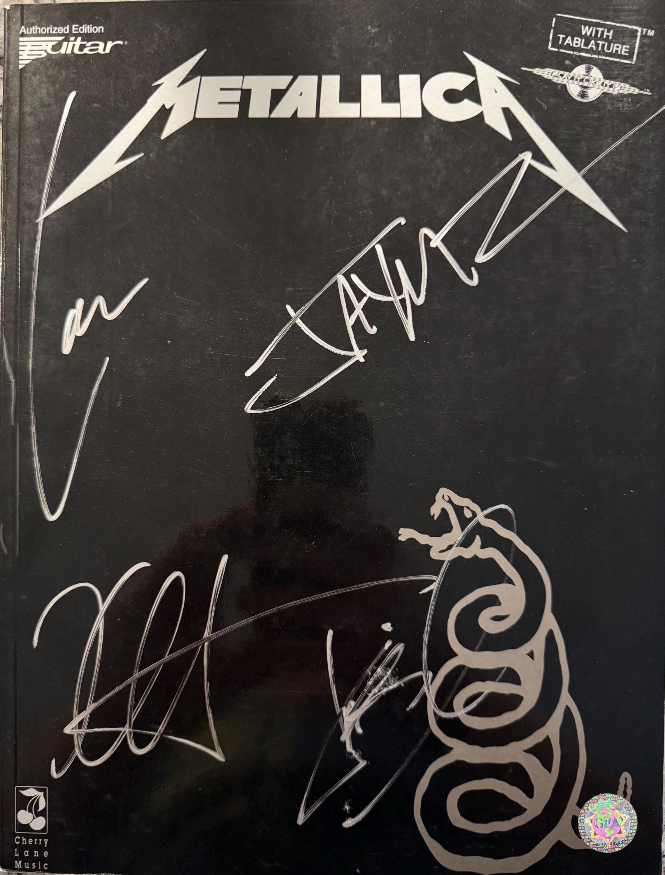 llica サイン入り　Blackアルバム Metallica Original Autographed “the Black Album” Guitar Book (COA