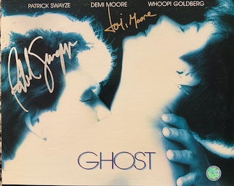 Couverture originale de disque laser « Ghost » dédicacée par Patrick Swayze et Demi Moore
