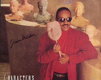 Pochette originale du LP « Characters » dédicacée par Stevie Wonder (COA)