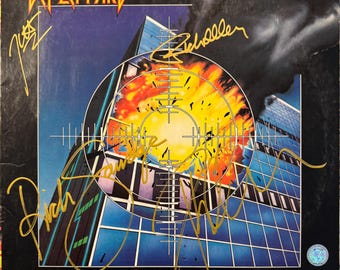 Pochette originale du LP « Pyromania » dédicacée par Def Leppard (COA)