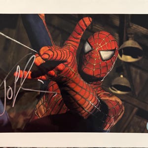 スパイダーマン　トビー・マグワイア 直筆サイン入り写真 保証書付き　mc9 スパイダーマン トビー・マグワイア 限定版 直筆サイン入り/番号